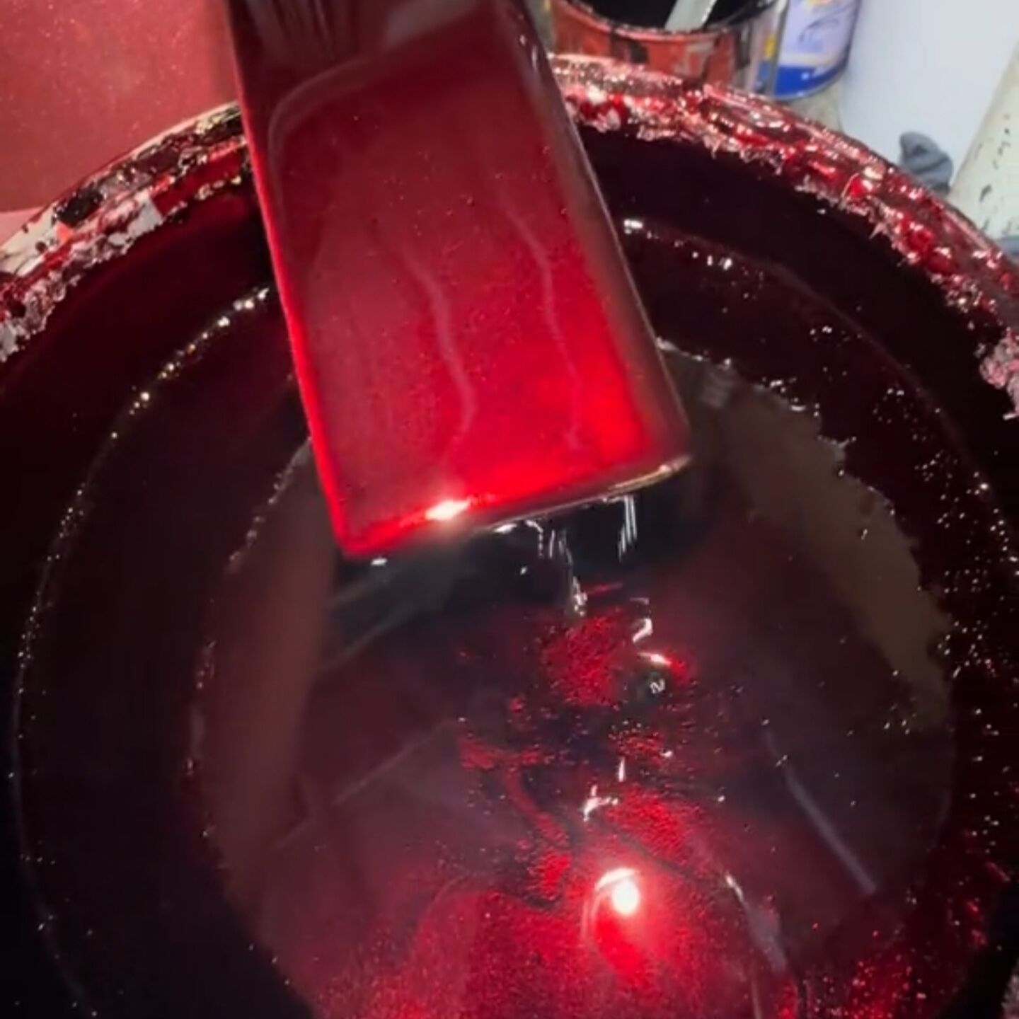 Metaliczny krwistoczerwony lak – Mica Powder Colorant recenzja i cena