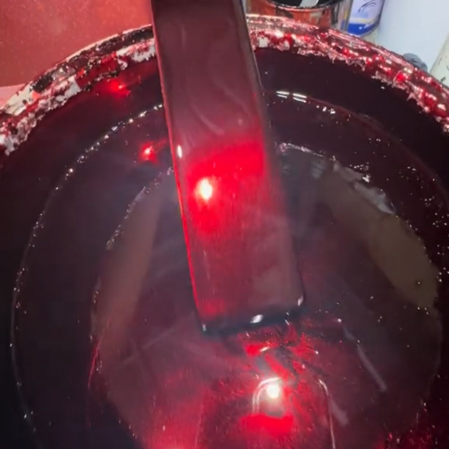 Metaliczny krwistoczerwony lak – Mica Powder Colorant recenzja i cena